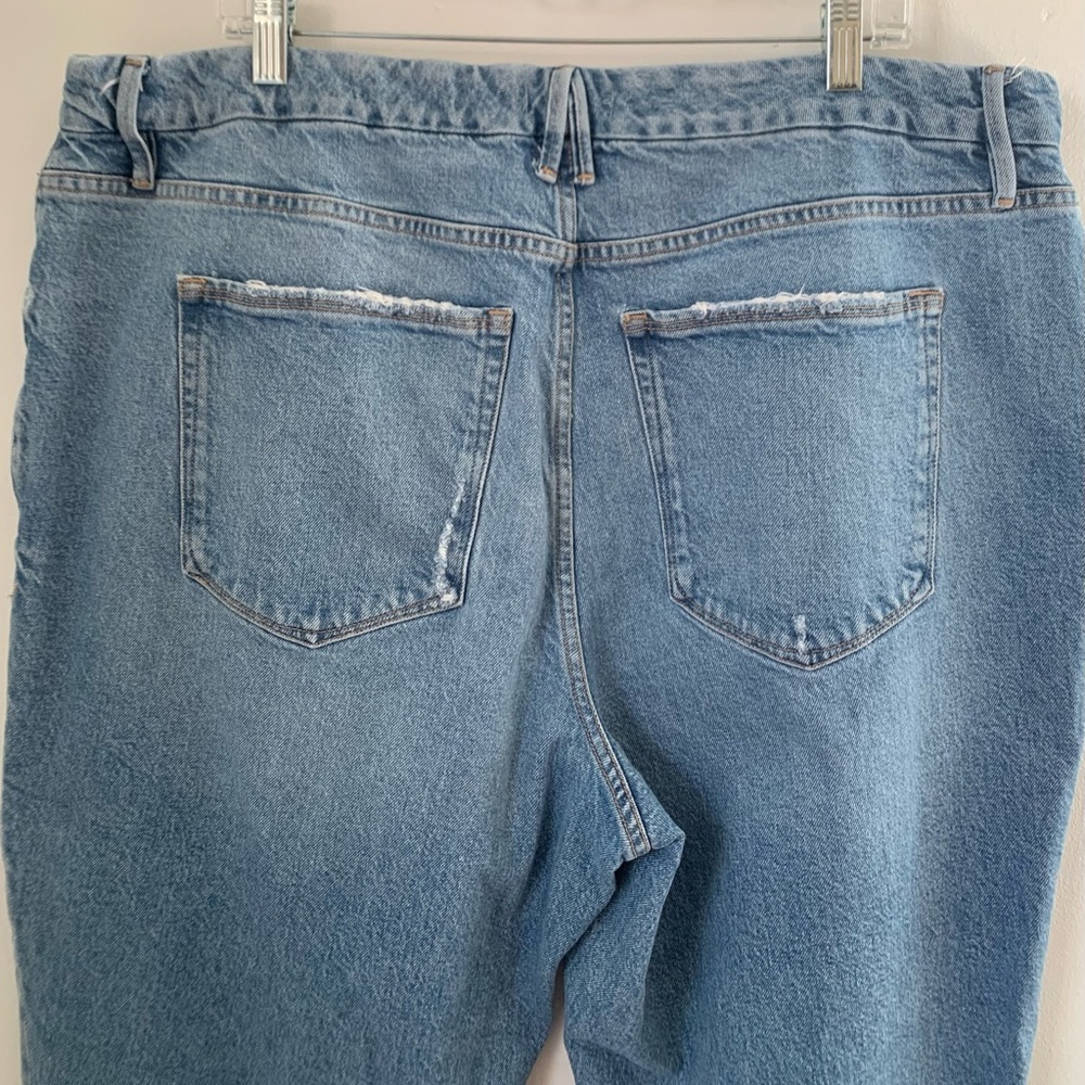 Good American Weekender Distressed Hi Rise Jeans - Picture 8 of 10